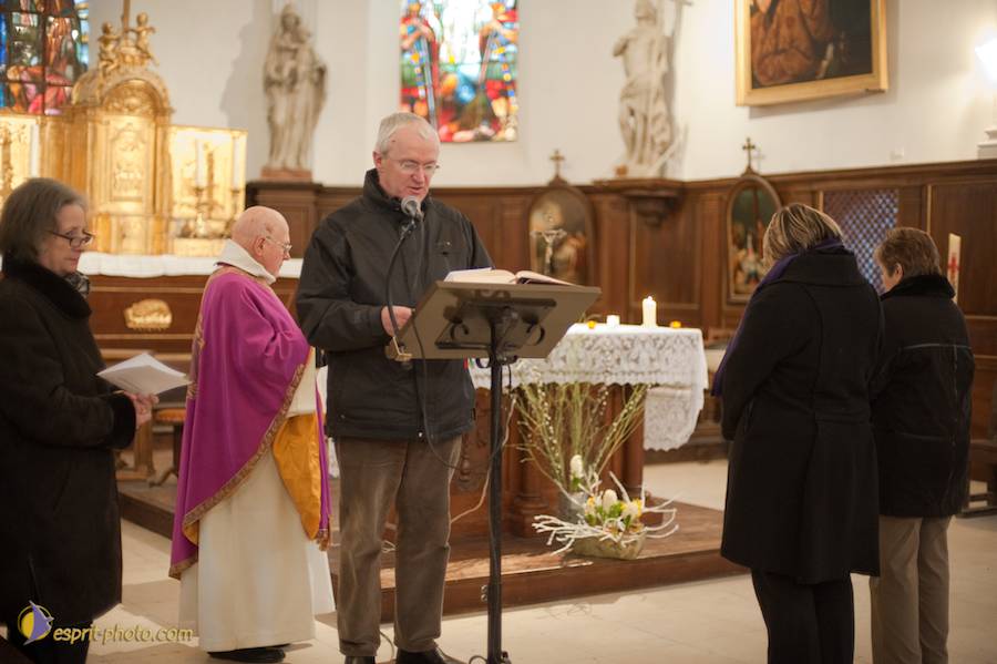 Nom de l'image : D30096572a_(c)Norbert-JUNG — Description :  Catéchumène à l'église de la Ferté Vidame - 3e étape